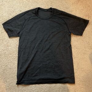 Men’s lululemon black tshirt sz M